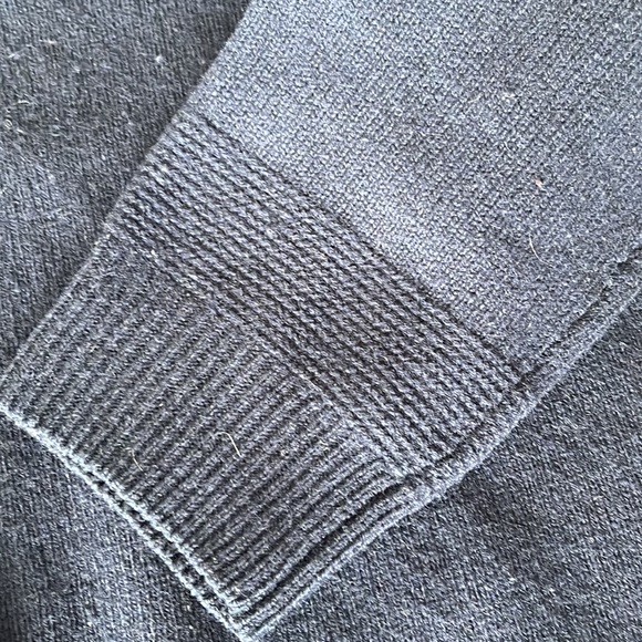 LE 31 par SIMONS TRICOT KNITWEAR NAVY AND GOLD QUALITY KNIT V-NECK WOOL SWEATER - Picture 5 of 8